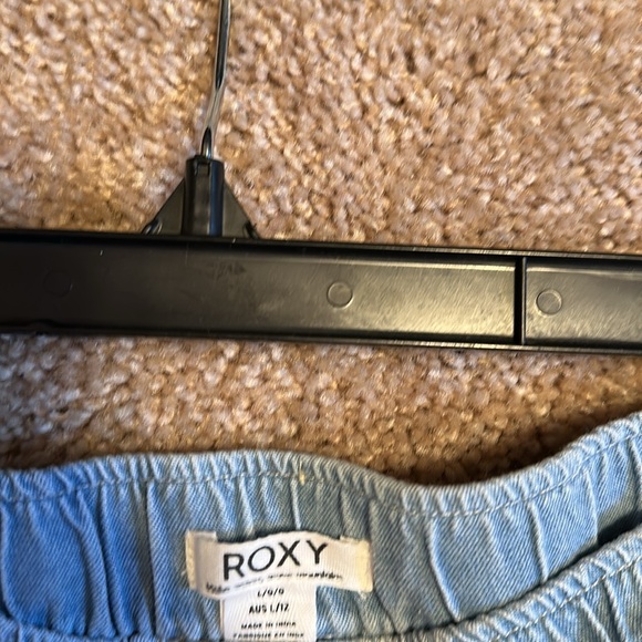 Like new Women’s Roxy shorts - Picture 3 of 3